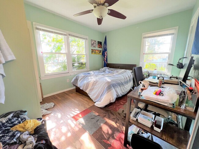 Building Photo - 1824 NW 5th Ave