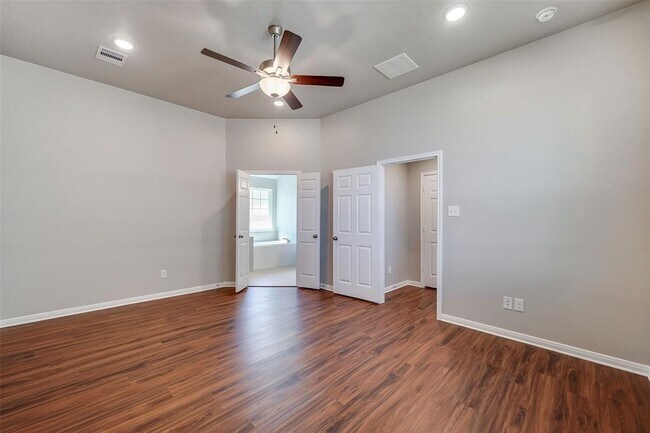 Building Photo - 1042 Tomball Downs Dr