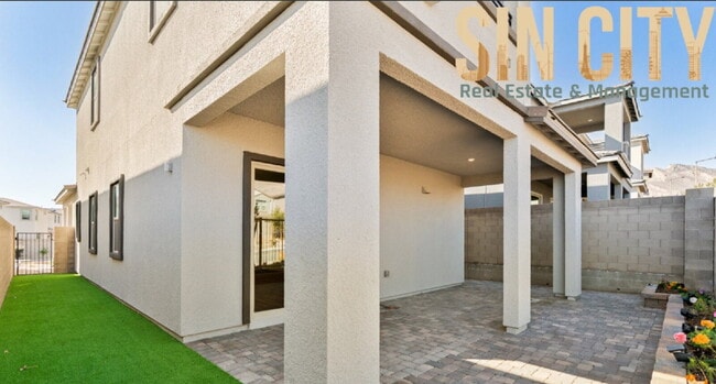 Building Photo - 11828 Black Canary Ave