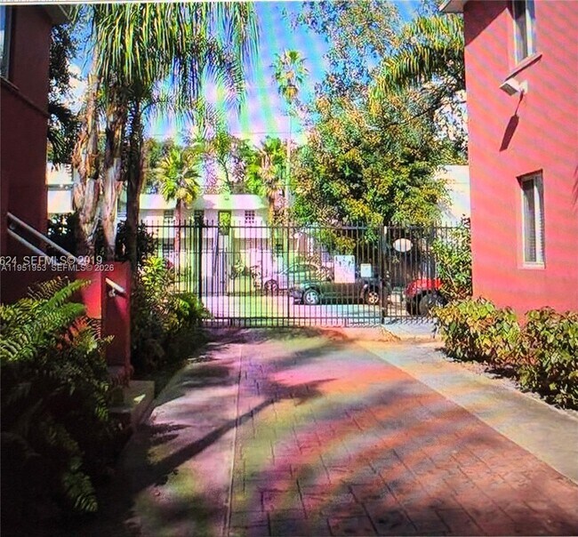 Building Photo - 544 NE 62nd St