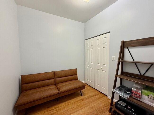 Building Photo - 937 N Ashland Ave