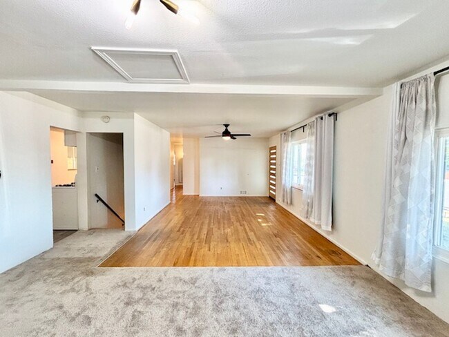 Building Photo - South Denver Brick Ranch
