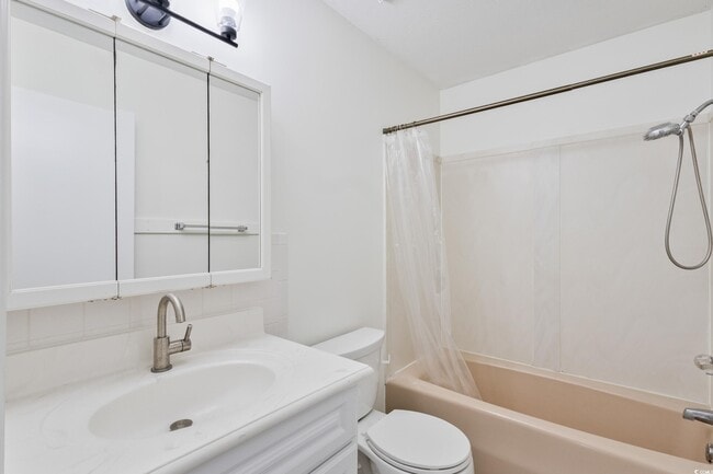 Building Photo - 2112 Brunswick Cir