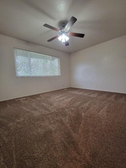 Building Photo - 166 W Foxbridge Dr