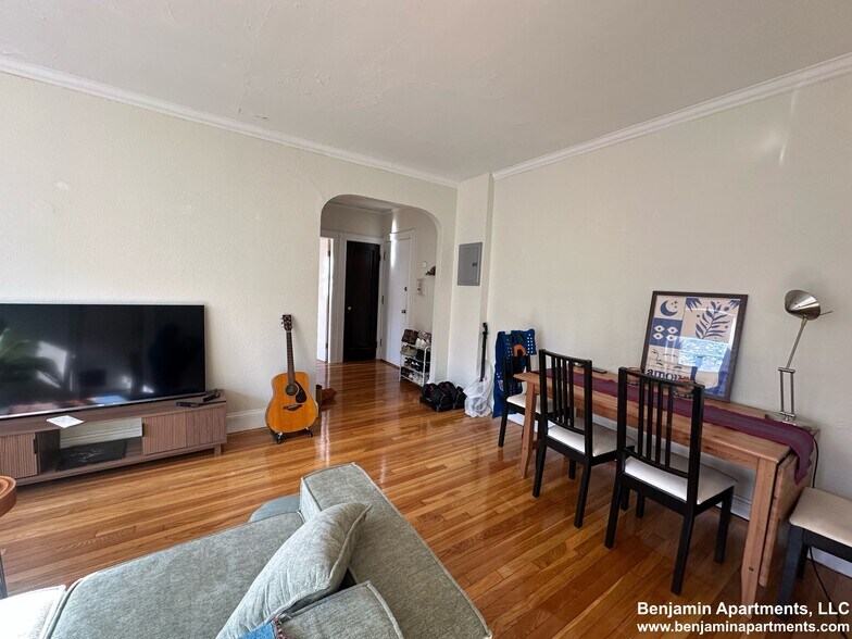 Building Photo - 2039 Commonwealth Ave