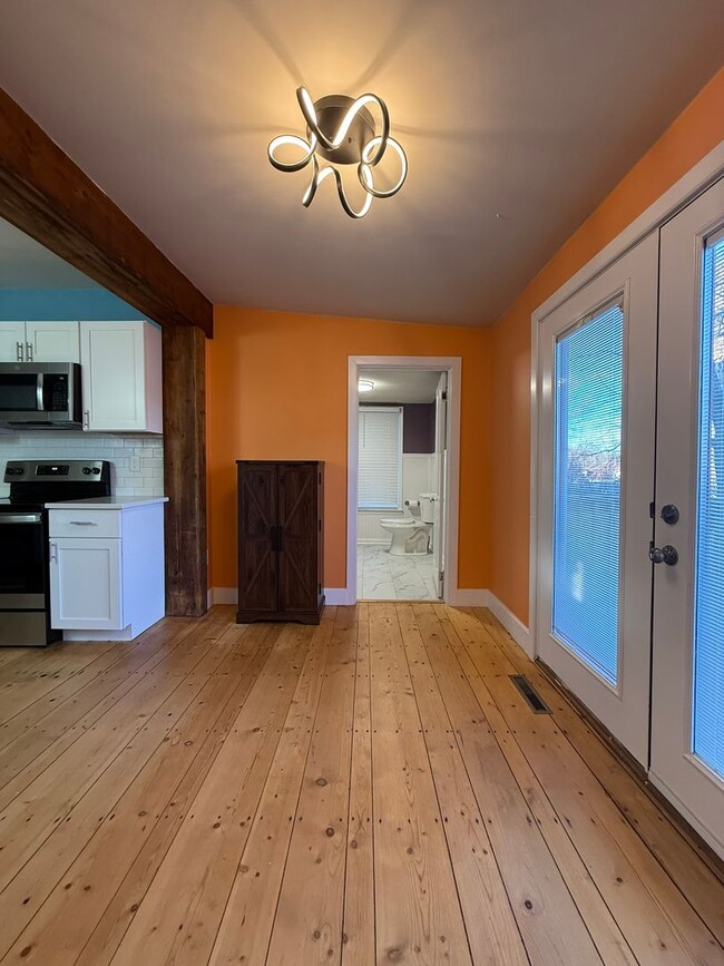 Building Photo - 960 Maple St