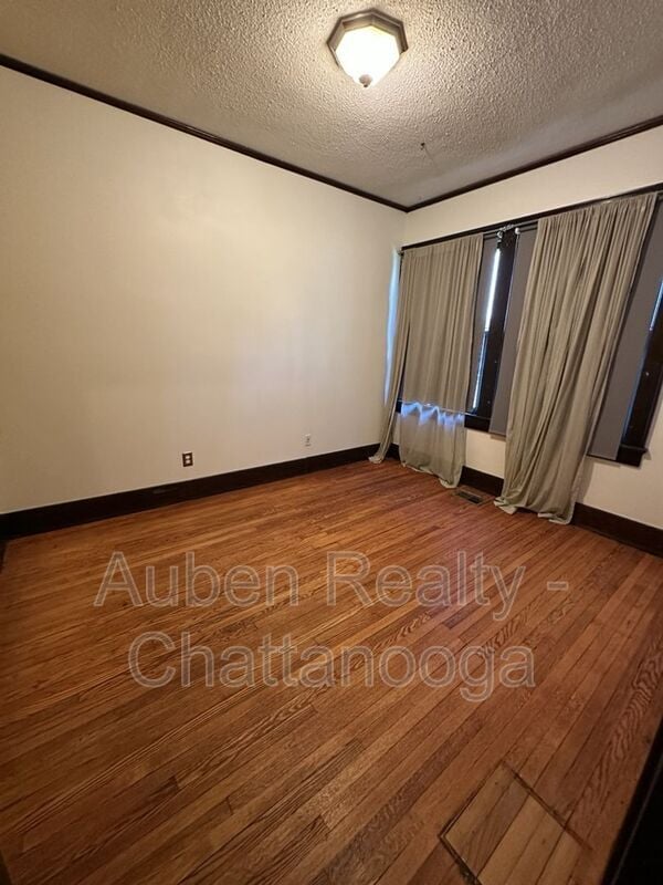 Building Photo - 3211 Montview Dr