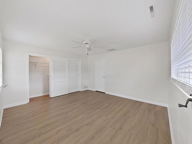 Building Photo - 1701 Laurie Ln