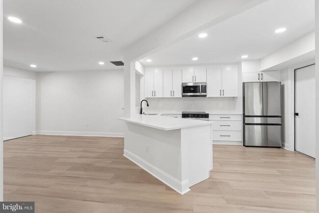 Building Photo - 911 Chanticleer