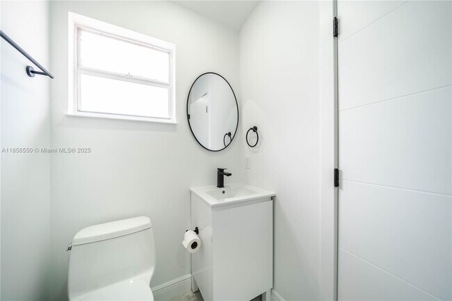 Building Photo - 1001 NW 127th Pl