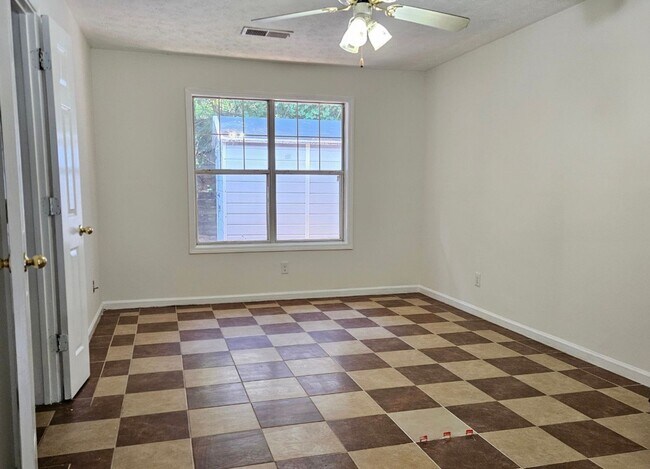 Building Photo - 3172 Creekwood Dr