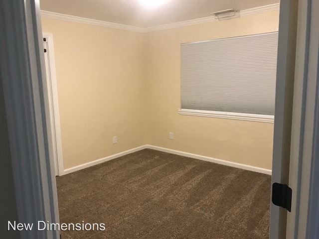 Building Photo - 4 br, 3.5 bath House - 1127 Pinion Hills Dr.