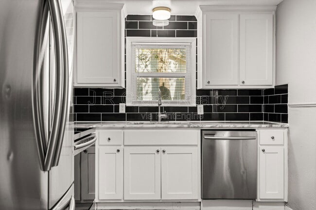 Building Photo - 3621 Redbird St