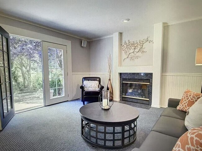 Building Photo - Beautiful 4-bed, 3-bath + 1 office house i...