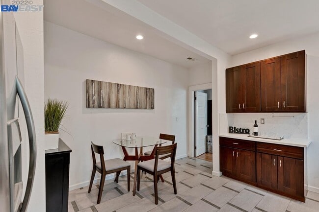 Building Photo - 541 Foothill Blvd