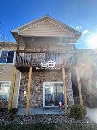 Building Photo - 2000 Meadow Ct