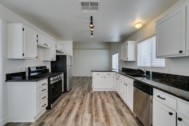 Building Photo - Single story home - NO HOA