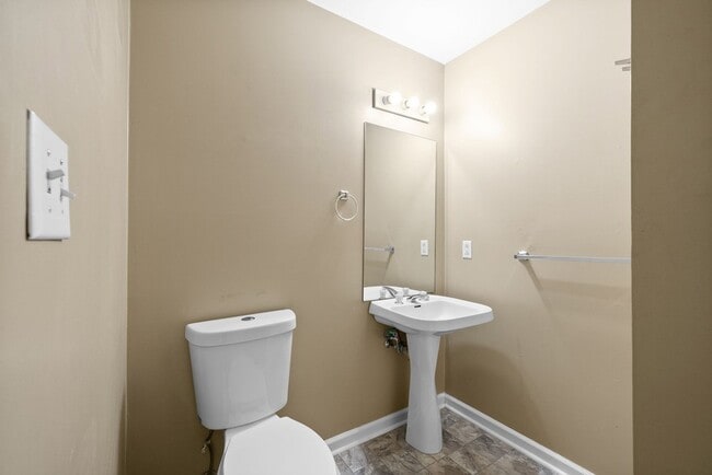 Building Photo - 521 Gainey Dr