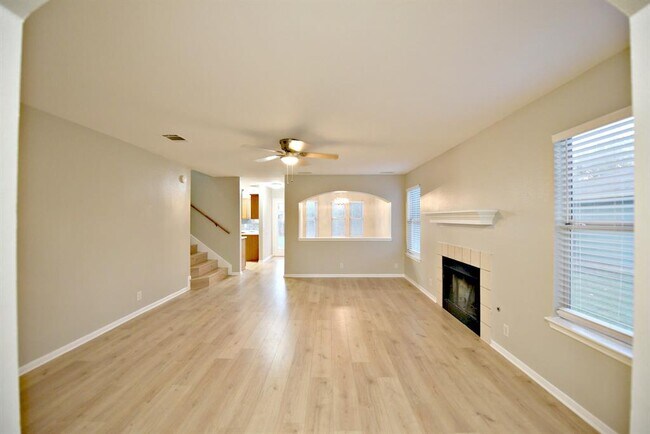 Building Photo - 610 Sparkling Brook Ln