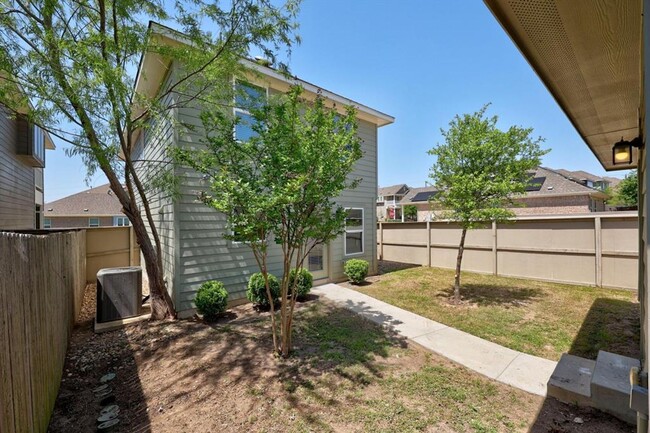 Building Photo - Sorrento Free Standing Home/Condominium - ...