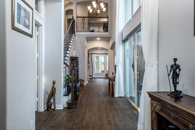 Building Photo - 10410 Southern Hawker