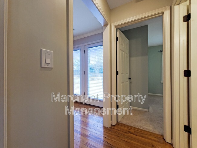 Building Photo - 117 Charmar Way