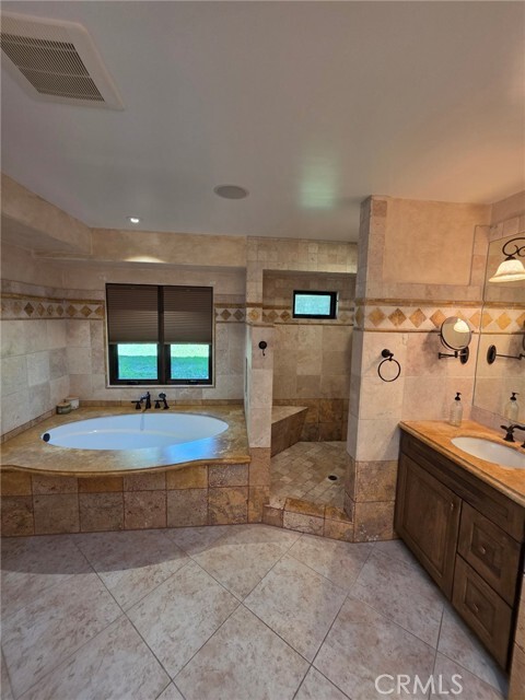 Building Photo - 1116 Vía Nogales