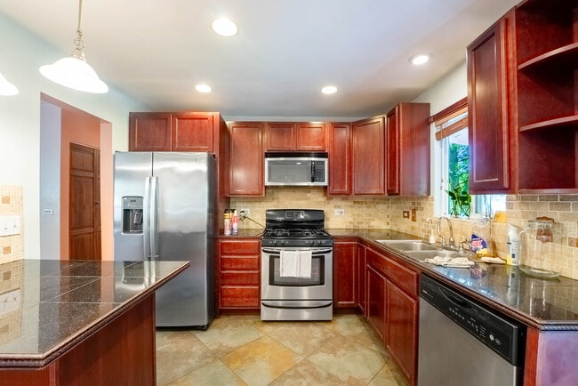 Building Photo - 121 S Orchard Dr
