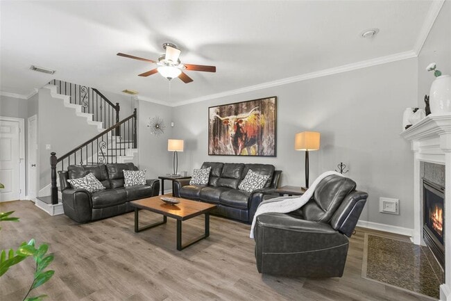 Building Photo - 1110 Enclave Square W