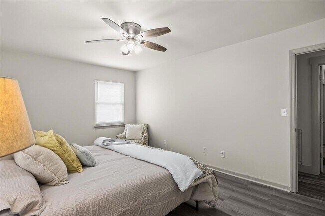 Building Photo - 9121 Potomac Dr