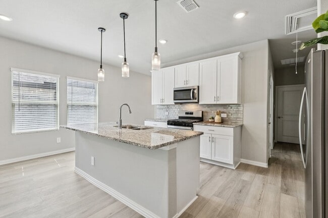 Building Photo - 716 Caraway Dr