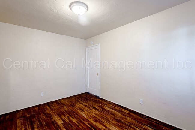 Building Photo - 3 Bedroom/1 Bath Home - $1995 Per Month!