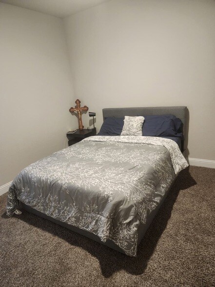 Building Photo - 1600 Razorbill Rd