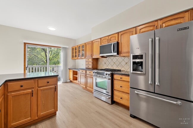 Building Photo - 615 W Parkside Dr