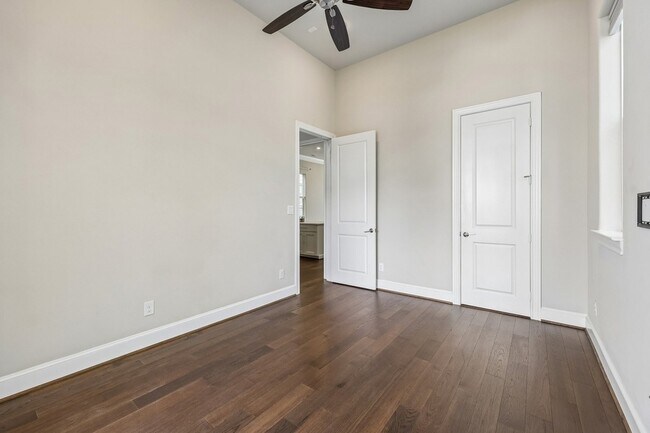 Building Photo - 708 Wooster Ln