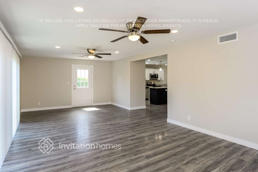 Building Photo - 4844 W Townley Ave