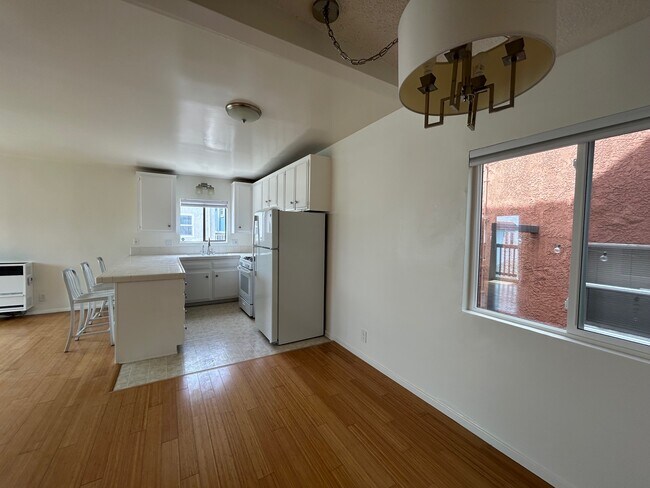 Building Photo - 228 20th Pl