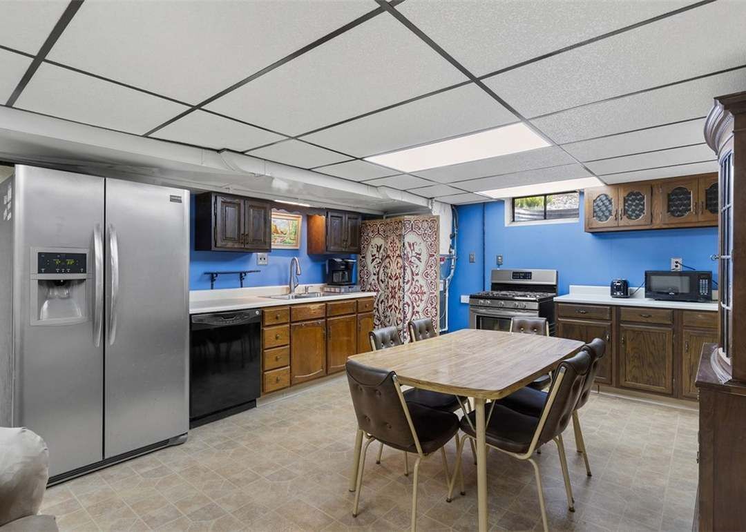 Building Photo - 185 Ridgeview Dr