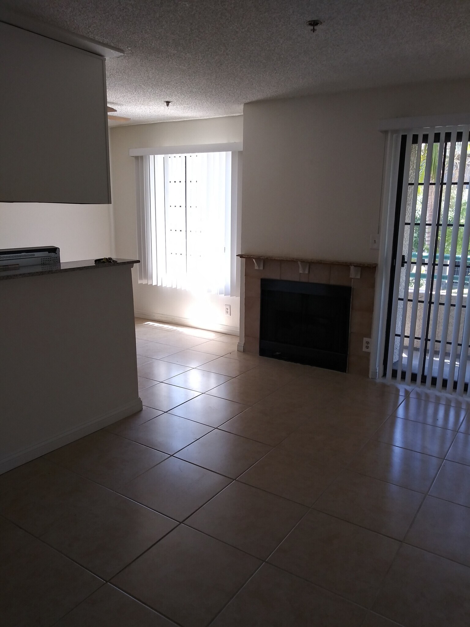 living room - 10939 Morrison St