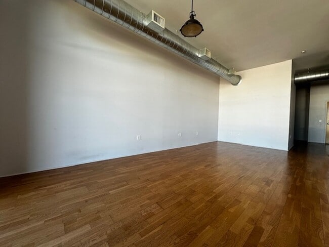 Building Photo - Jack Kerouac Lofts - 1 bed, 1 bath PLUS garage parking space!