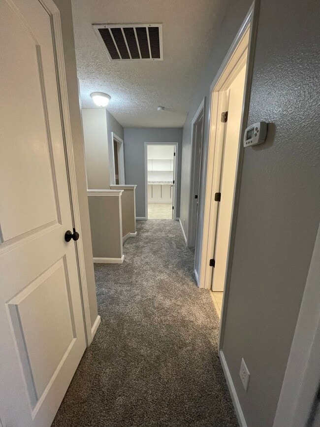 Building Photo - Beautiful 4 Bedroom Single Family Home - Harrison School District