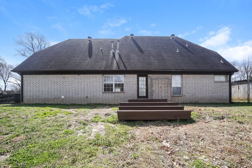 Building Photo - 4460 Okeechobee Dr