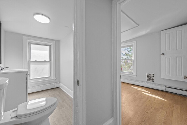 Building Photo - 520 Lincoln Ave