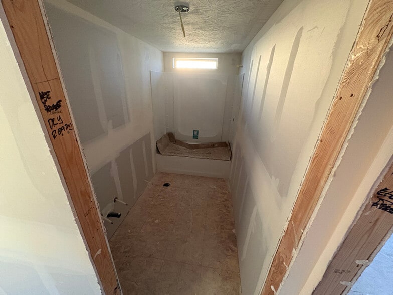 Building Photo - 471 Cheyne Rd