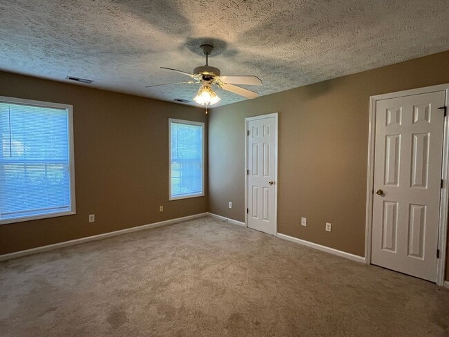 Building Photo - 3 Bed, 2 Bath Home on Corner Lot in Raeford