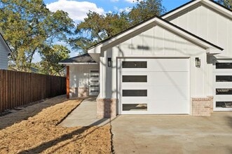 Building Photo - 1105 N 11th St