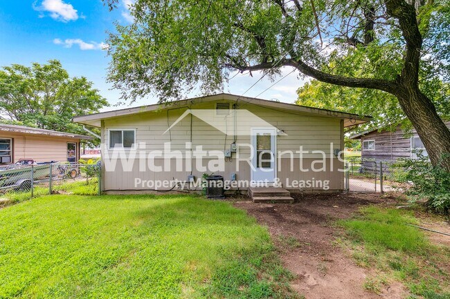 Building Photo - 2730 S Southeast Dr