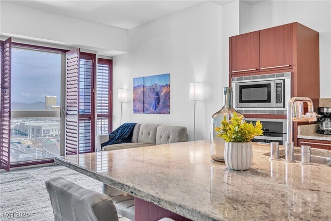 Building Photo - 4471 Dean Martin Dr