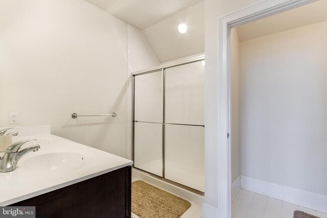 Building Photo - 18830 Bethpage Dr