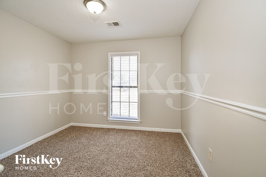 Building Photo - 7600 Lowrance Rd